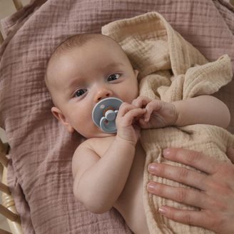 Canpol babies Dudlík 0-6m silikon symetrický Newborn Baby RŮŽOVÝ