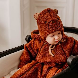 Eevi Chlupatá zavazovací čepička Cars&Bears HNĚDÁ