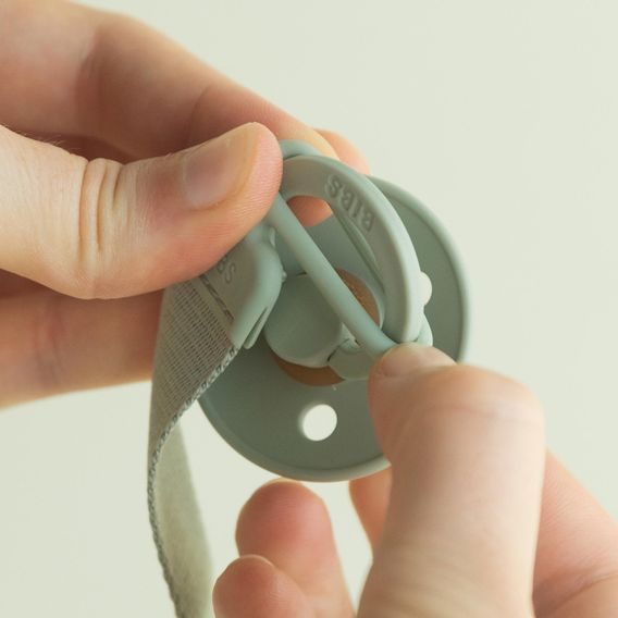 BIBS Loop Klip na dudlík DUSTY BLUE