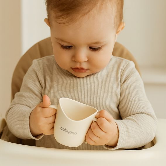 BabyOno Ergonomický hrneček Flow BÉŽOVÝ
