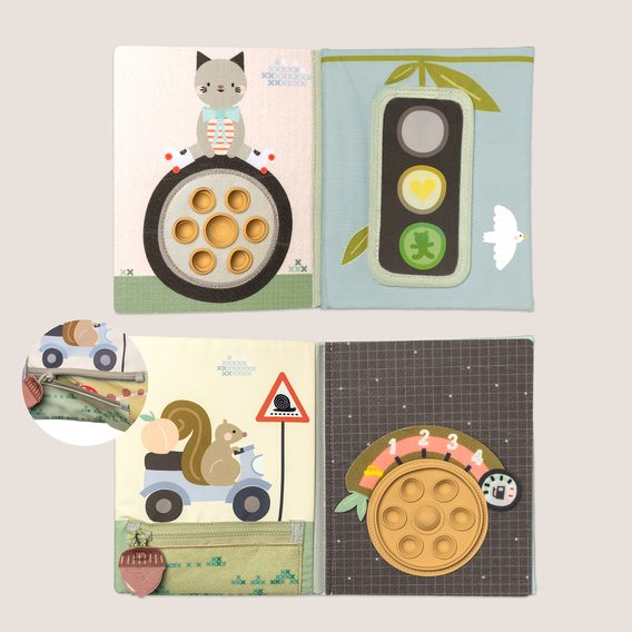 Taf Toys Knížka s aktivitami Tiny Traveler Busy Book