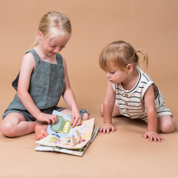 Taf Toys Knížka s aktivitami My First Busy Book