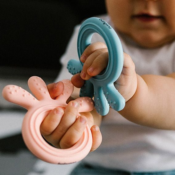 BabyOno Silikonové kousátko Chobotnice RŮŽOVÁ