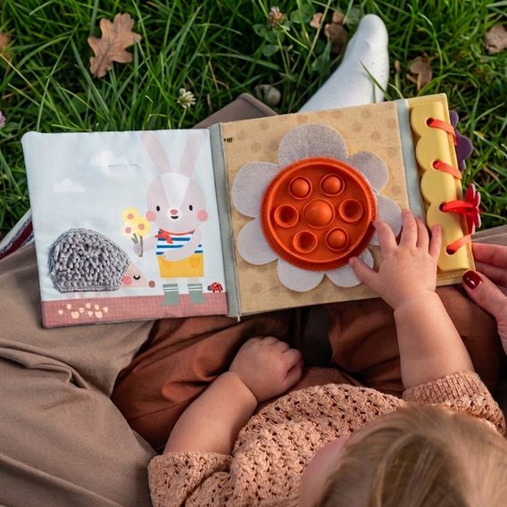Taf Toys Knížka s aktivitami Garden My 1st Busy Book
