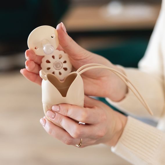 BabyOno Silikonové pouzdro na dudlíky BÉŽOVÁ