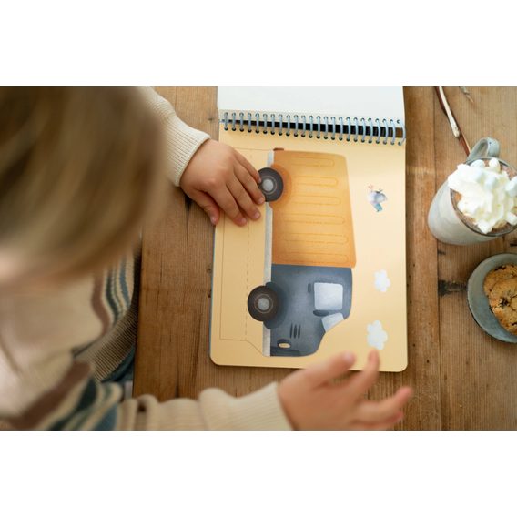 Little Dutch Kniha s vystřihovacími auty Jim