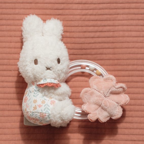 Little Dutch Chrastítko s korálky králíček Miffy Lucky Blossom