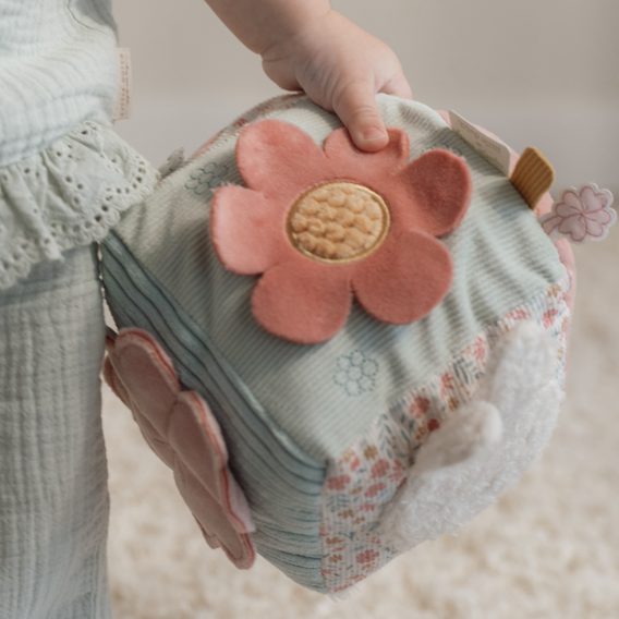 Little Dutch Plyšová kostka s aktivitami králíček Miffy Lucky Blossom