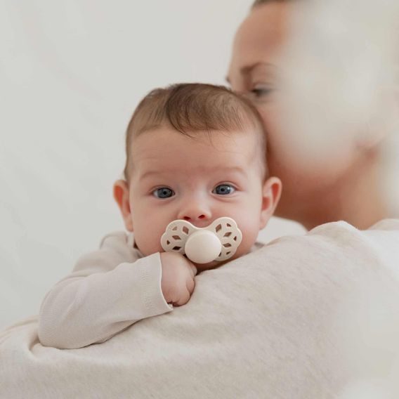 BIBS Infinity Dudlíky silikon symetrické 0-6m 2ks Blossom/Dusky Lilac