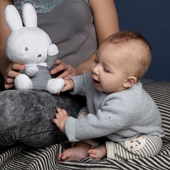 Tiamo Edukační hračka "Peek-a-Boo" (Hra na schovávanou) - MIFFY "ABC" PRUHY