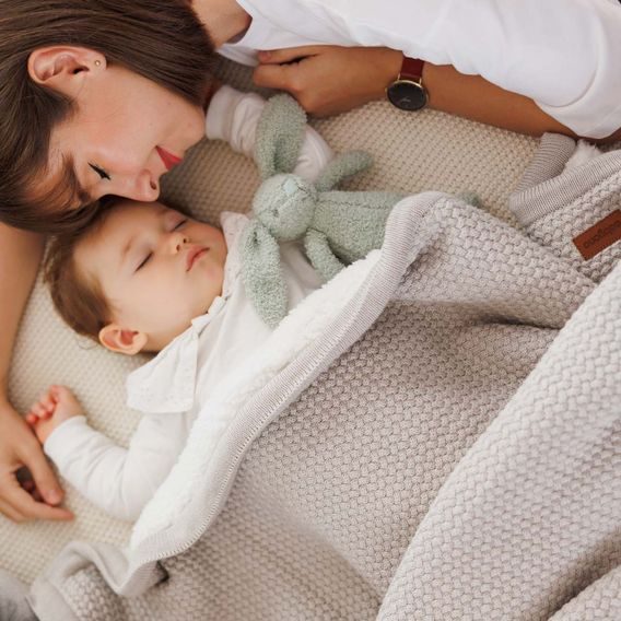 BabyOno Pletená dětská deka s beránkem ŠEDÁ