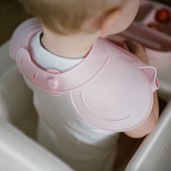 BabyOno Silikonový bryndák s kapsou RŮŽOVÝ