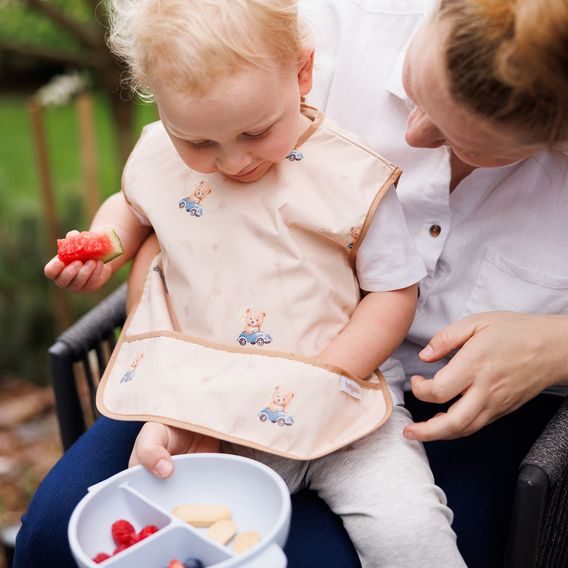 BabyOno Omyvatelný bryndák zástěrka 6m+ HNĚDÝ MEDVÍDCI