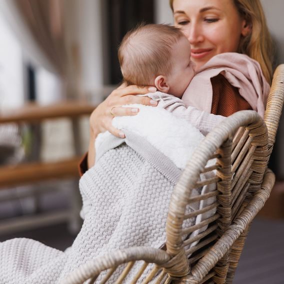 BabyOno Pletená dětská deka s beránkem ŠEDÁ