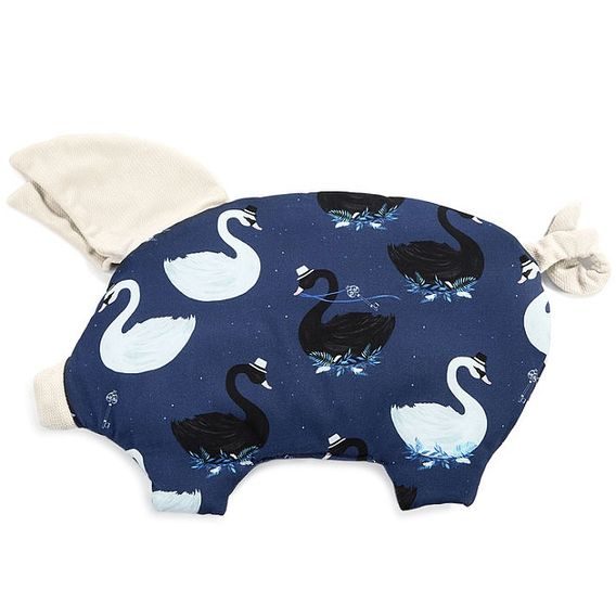 La Millou Luxusní polštářek Sleepy Pig Velvet-Cotton, MAGIC SWAN - RAFAELLO