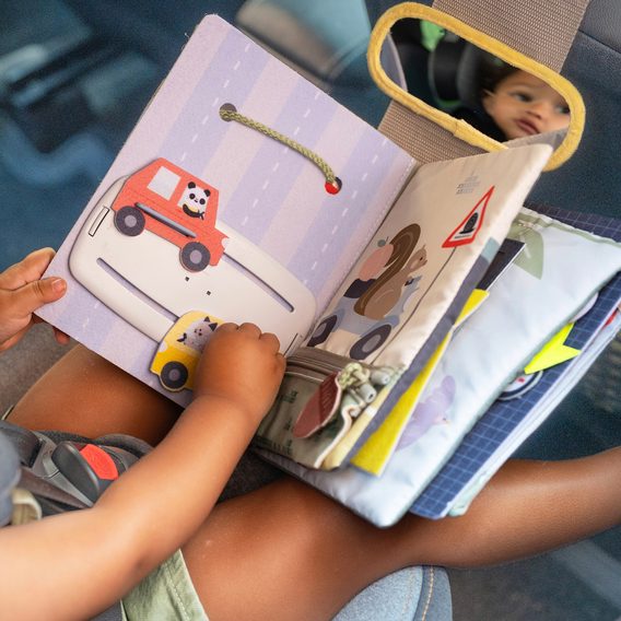 Taf Toys Knížka s aktivitami do auta Busy Book