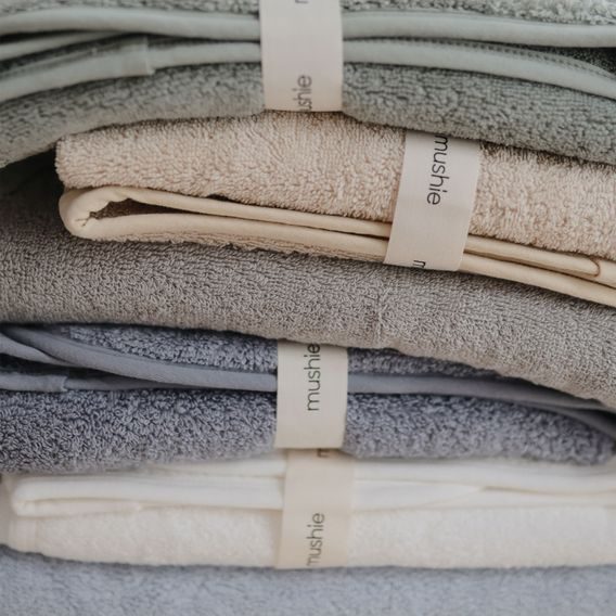 Mushie Osuška s kapucí z organické bavlny MOSS