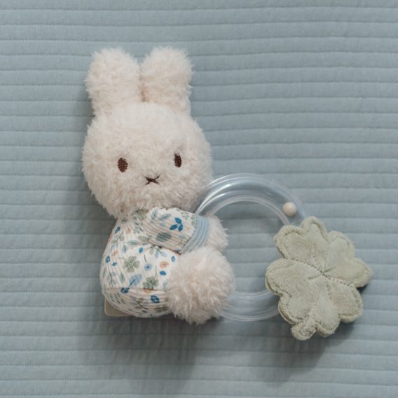 Little Dutch Chrastítko s korálky králíček Miffy Lucky Leaves