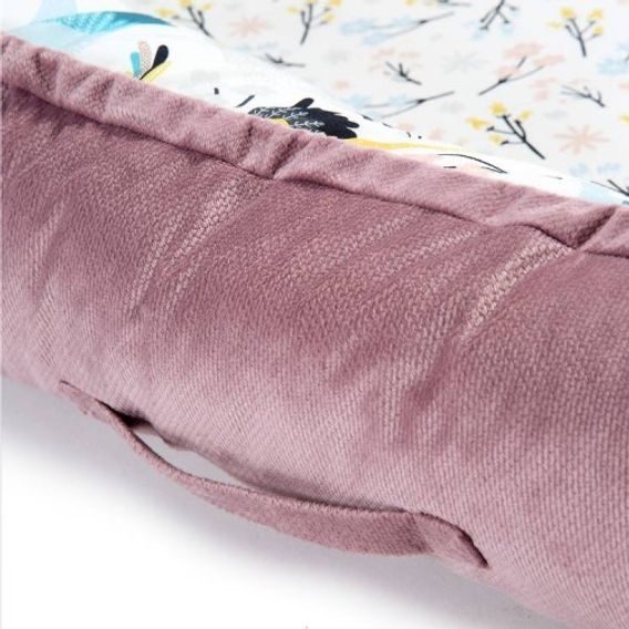 La Millou Hnízdo pro miminko Velvet Baby Nest - CUTE BIRDS & LAVENDER