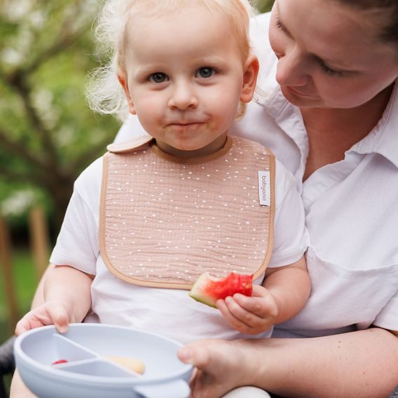 BabyOno Mušelínový bryndák 0m+ HNĚDÝ