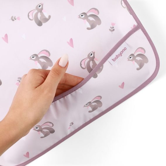 BabyOno Omyvatelný bryndák zástěrka 6m+ KRÁLÍČEK