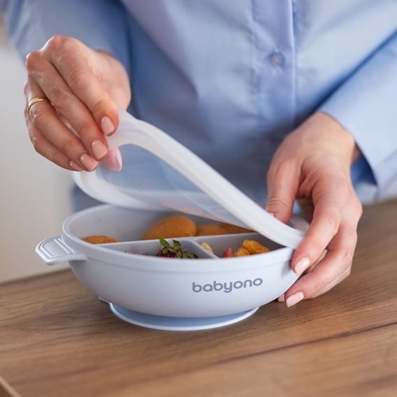 BabyOno Silikonový dělený talíř s přísavkou a víčkem MODRÁ