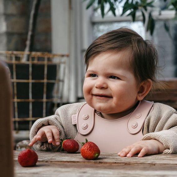 BIBS Silikonový bryndák BLUSH