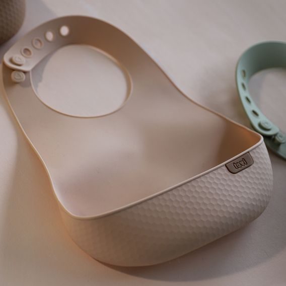 LOVI Silikonový bryndák s kapsou Nude