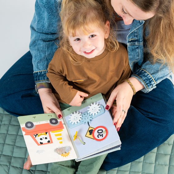Taf Toys Knížka s aktivitami Tiny Traveler Busy Book