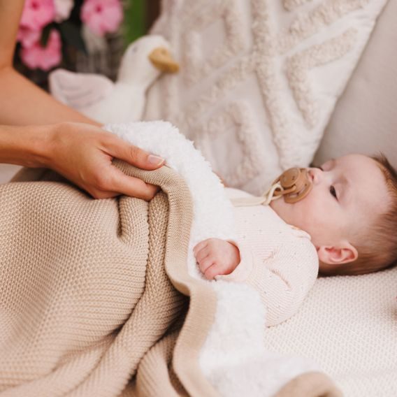 BabyOno Pletená dětská deka s beránkem BÉŽOVÁ