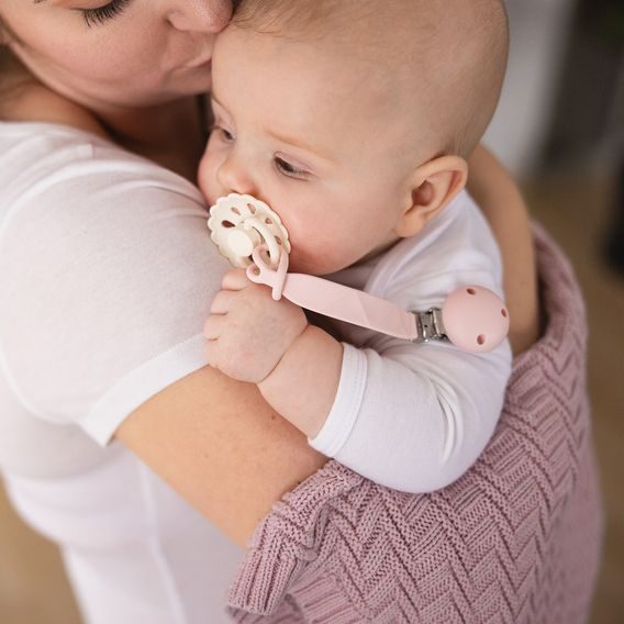 BabyOno Silikonový klip na dudlík RŮŽOVÁ