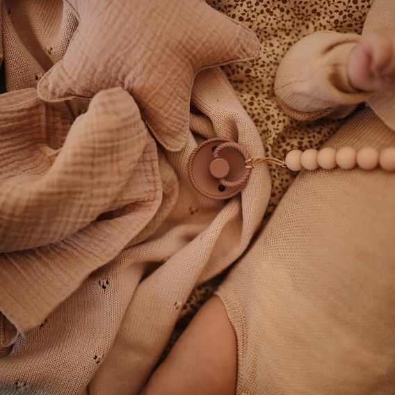 Mushie Klip na dudlík Hera BLUSH