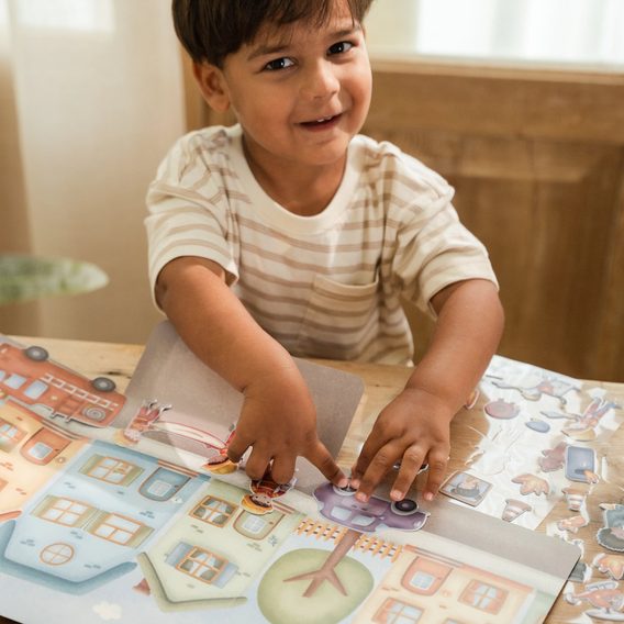 Little Dutch Sada s přemístitelnými samolepkami Jim Hasičská stanice