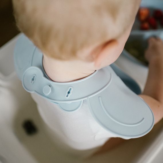 BabyOno Silikonový bryndák s kapsou MODRÝ