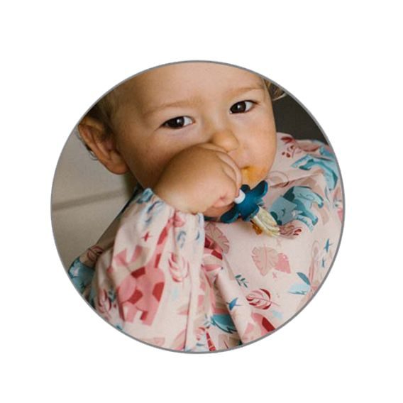 BabyOno Bryndák s rukávy omyvatelný 24m+ JUNGLE