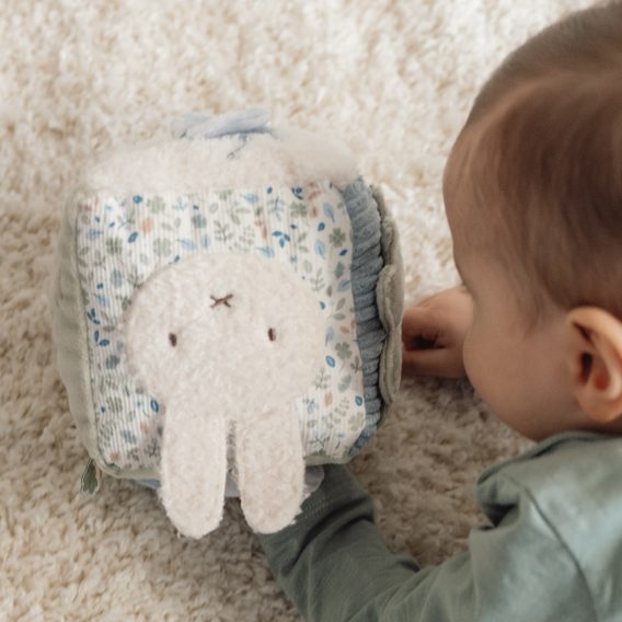 Little Dutch Plyšová kostka s aktivitami králíček Miffy Lucky Leaves