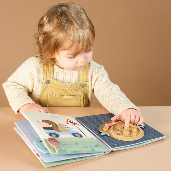 Taf Toys Knížka s aktivitami Tiny Traveler Busy Book