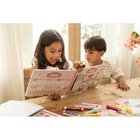 Little Dutch Kniha s vystřihovacími maskami Rosa