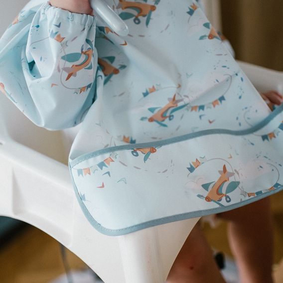 BabyOno Bryndák s rukávy omyvatelný 6m+ PLANE
