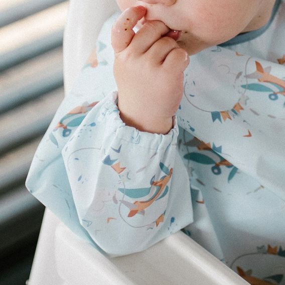 BabyOno Bryndák s rukávy omyvatelný 6m+ PLANE