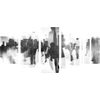 5-dielny obraz odrazy ľudí v rušnom meste v čiernobielom prevedení