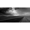 Obraz nekonečná cesta púšťou v čiernobielom prevedení