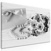 Obraz luxusné zátišie v čiernobielom prevedení