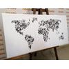 Obraz mapa tvorená ľudmi v čiernobielom prevedení