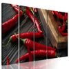 5-dielny obraz chili papričky na drevenom podklade