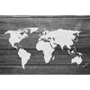 Obraz moderná mapa sveta na drevenom podklade v čiernobielom prevedení