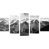 5-dielny majestátne hory v čiernobielom prevedení
