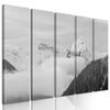 5-dielny obraz pohľad na zasnežené kopce v čiernobielom prevedení