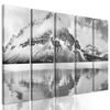 5-dielny obraz zamrznuté pleso pod majestátnou horou v čiernobielom prevedení