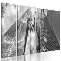 5-dielny obraz mrakodrapy v čiernobielom prevedení